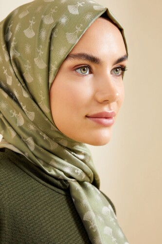 Carnation Monogram Silk Shawl Green - 4