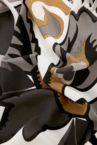 Carnation of Circus Silk Shawl Beige - 7
