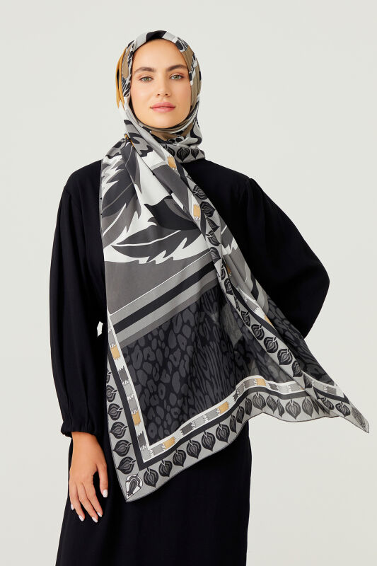 Carnation of Circus Silk Shawl Beige - 2