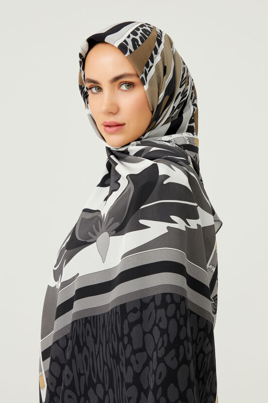 Carnation of Circus Silk Shawl Beige - 4