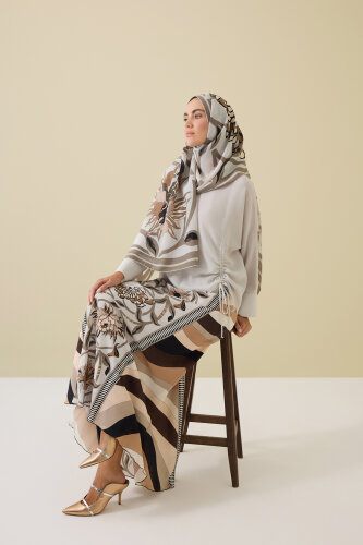 Çiçek Yolu Bej İpek Verev Etek - Imannoor