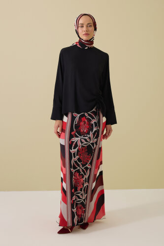 Çiçek Yolu Siyah-Kırmızı İpek Verev Etek - Imannoor