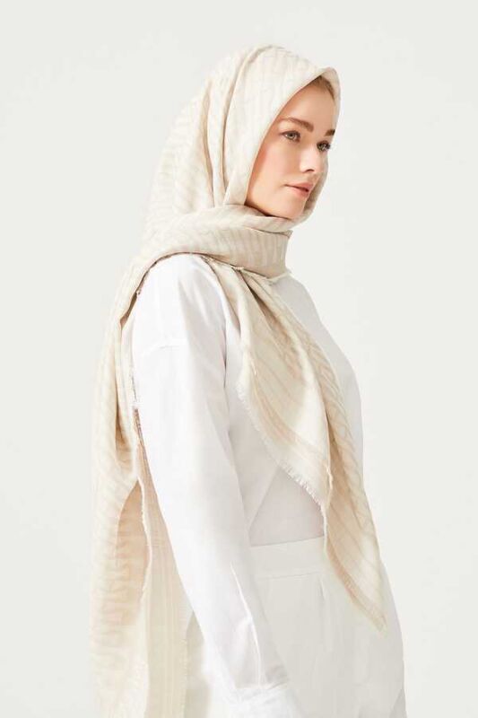 I Monogram Bej İpek Eşarp - 2