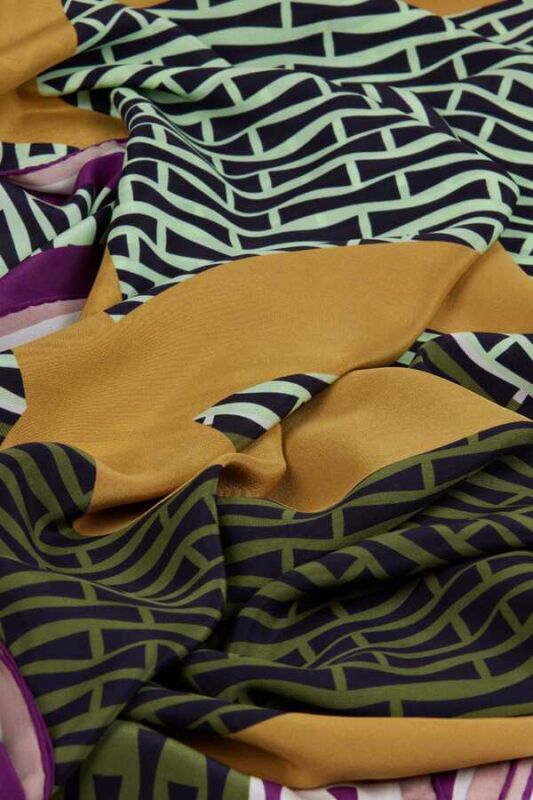 OO Logo Silk Shawl Green - 3