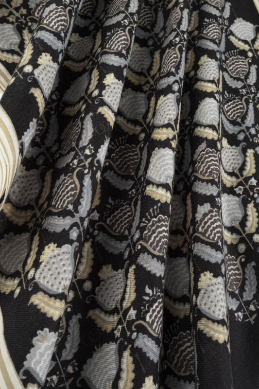 Reverse Tulip Black Wool Shawl - 2