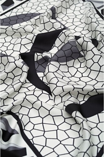 Triangle Noor Silk Scarf Black - 3